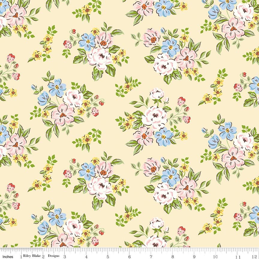 *Pre-order* Peter Rabbit™ Spring Bouquet Shortbread